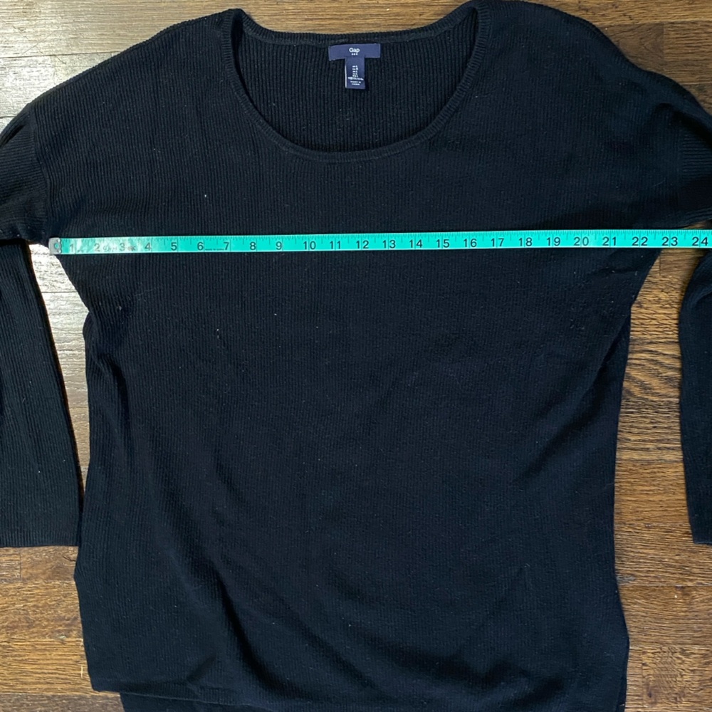 Gap Basic Sweater - Picture 3 of 4